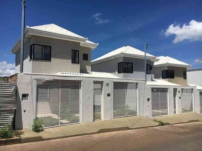 Casa com 3 quartos à venda no bairro Centro, 98m²