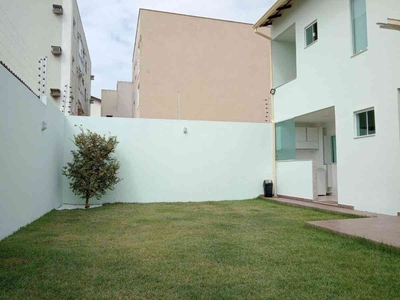 Casa com 3 quartos à venda no bairro Colina de Laranjeiras, 200m²