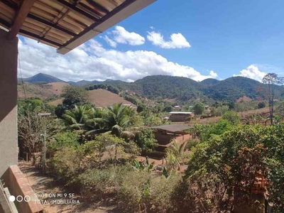 Casa com 3 quartos à venda no bairro Córrego Alto, 250m²