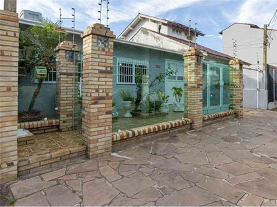 Casa com 3 quartos à venda no bairro Cruzeiro, 210m²