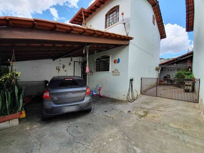 Casa com 3 quartos à venda no bairro Flamengo, 160m²