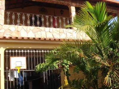 Casa com 3 quartos à venda no bairro Juliana, 236m²