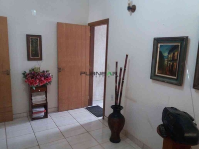 Casa com 3 quartos à venda no bairro Nossa Senhora do Carmo, 180m²