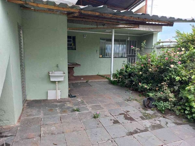 Casa com 3 quartos à venda no bairro Nova Cachoeirinha, 134m²