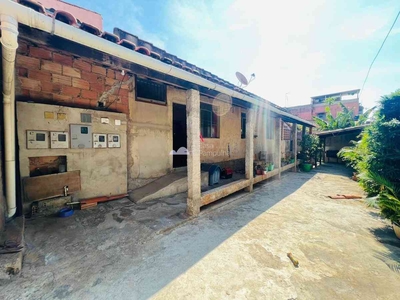 Casa com 3 quartos à venda no bairro Piratininga (venda Nova), 360m²