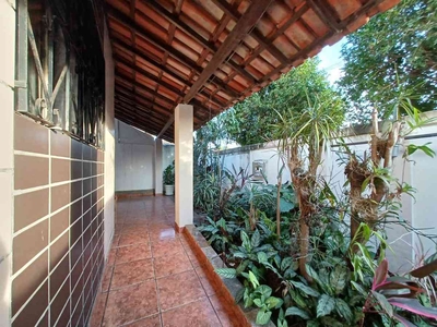 Casa com 3 quartos à venda no bairro Santa Terezinha, 190m²