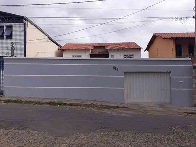 Casa com 3 quartos à venda no bairro Serrano, 250m²