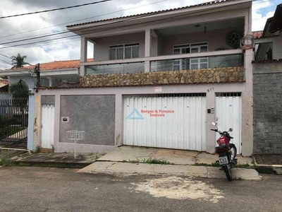 Casa com 4 quartos à venda no bairro Campos Elíseos, 250m²