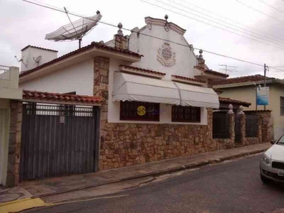 Casa com 4 quartos à venda no bairro Centro, 476m²