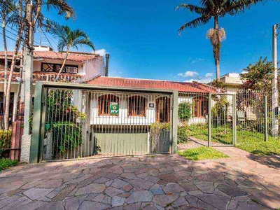 Casa com 4 quartos à venda no bairro Chácara das Pedras, 393m²