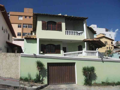 Casa com 4 quartos à venda no bairro Fernão Dias, 360m²