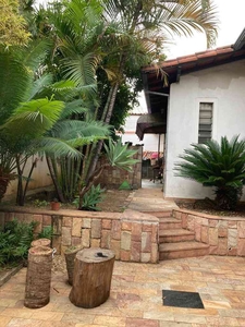 Casa com 4 quartos à venda no bairro Jardim América, 330m²