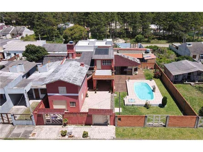 Casa com 4 quartos à venda no bairro Nova Tramandaí, 274m²