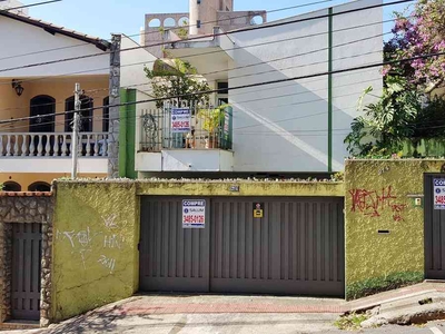 Casa com 4 quartos à venda no bairro Santo Antônio, 320m²