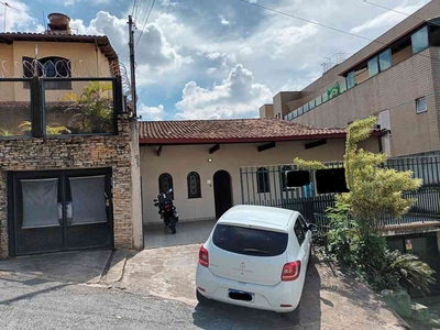 Casa com 4 quartos à venda no bairro Serra, 200m²