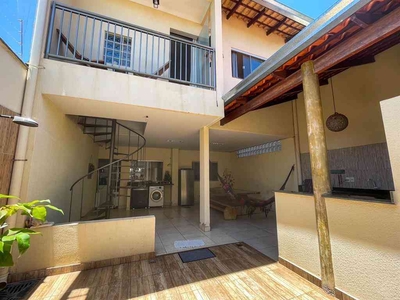 Casa com 4 quartos à venda no bairro Vila São Joaquim, 210m²