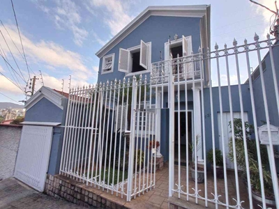 Casa com 5 quartos para alugar no bairro Floresta, 270m²