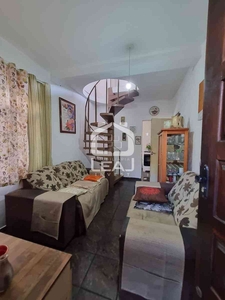 Casa com 7 quartos à venda no bairro Jardim das Rosas (zona Sul), 230m²