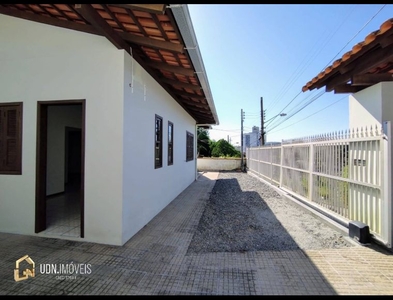 Casa no Bairro Velha em Blumenau com 3 Dormitórios (1 suíte) e 120 m²