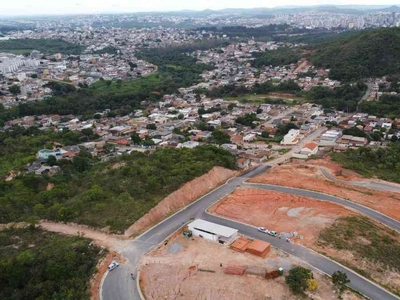 Lote à venda no bairro Maria Helena, 200m²