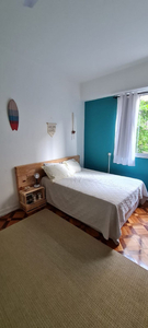 QUARTO EM APARTAMENTO COMPARTILHADO UMA QUADRA DA PRAIA