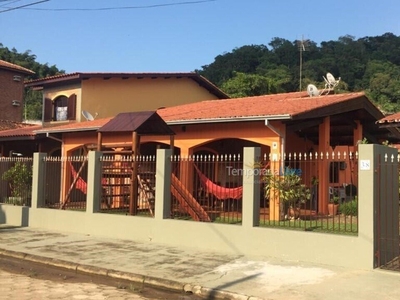 Excelente Casa para Temporada em Ubatuba - Piscina Churrasqueira WiFi