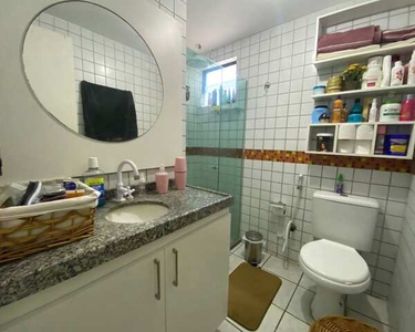 Apartamento na Beira Mar, com 3 quartos, varanda, piscina, salão de festas, por R$ 325.000