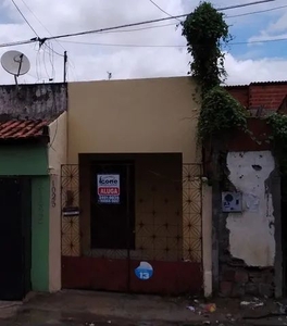 Casa de 2 quartos para alugar no Demócrito Rocha - Fortaleza - CE