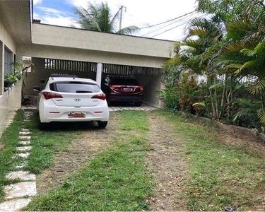 Casa muito ampla com 3 quartos sendo um suíte no Parque Floresta