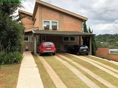 Casa rústica, contemporânea e integrada na granja viana