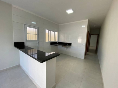 Casa com 2 Quartos e 1 banheiro à Venda, 61 m² por R$ 299.000