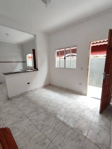 Casa com 2 Quartos e 1 banheiro à Venda, 85 m² por R$ 330.000