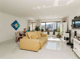 Apartamento com 3 quartos à venda no bairro Petrópolis, 123m²