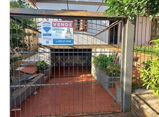 Casa com 3 quartos à venda no bairro Centro, 185m²