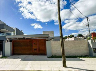 Casa com 3 quartos à venda no bairro Menino Deus, 239m²