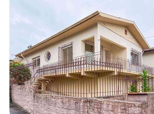 Casa com 3 quartos à venda no bairro Primavera, 243m²