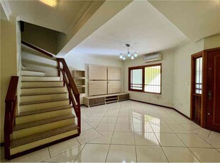 Casa com 3 quartos à venda no bairro Rubem Berta, 140m²