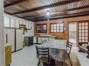 Casa com 3 quartos à venda no bairro Santo André, 195m²