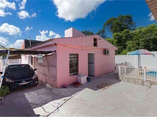 Casa com 3 quartos à venda no bairro Três Vendas, 150m²