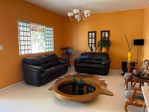 Casa com 4 quartos à venda no bairro Guará I, 340m²