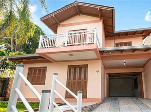 Casa com 4 quartos à venda no bairro Rondônia, 250m²