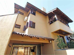 Casa com 5 quartos à venda no bairro Glória, 276m²