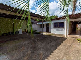 Lote com 3 quartos à venda no bairro Barnabé, 400m²