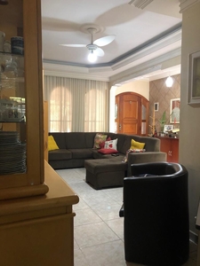 Casa em Jardim Henriqueta, Taboão da Serra/SP de 350m² 3 quartos à venda por R$ 519.000,00