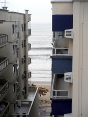 Apartamento de 3 Quartos com Ar na Quadra da Praia