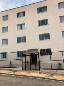 Apartamento com excelente localização e área útil.