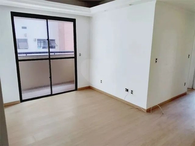 Apartamento para aluguel possui 55 metros quadrados com 2 quartos