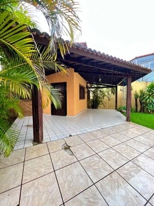 Casa com 3/4 sendo 1 suíte, piscina e churrasqueira