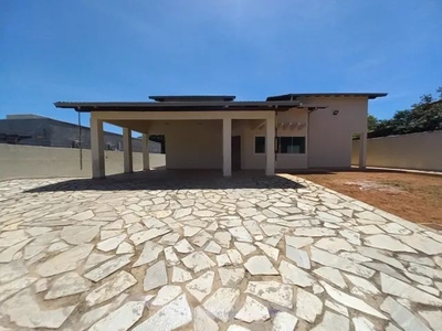 Casa para aluguel possui 250 metros quadrados com 3 quartos em Região dos Lagos - Brasília