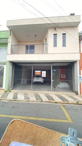 Sobrado para aluguel tem 262 metros quadrados com 3 quartos em Centro - Bragança Paulista